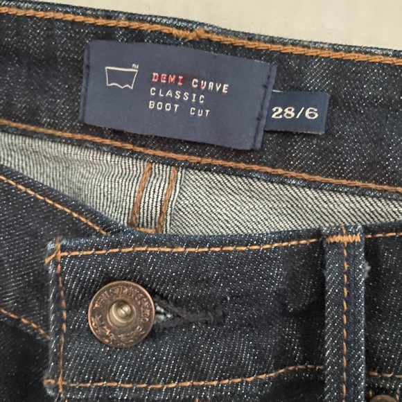 EUC Levi’s boot cut jeans size 6 - Picture 8 of 11